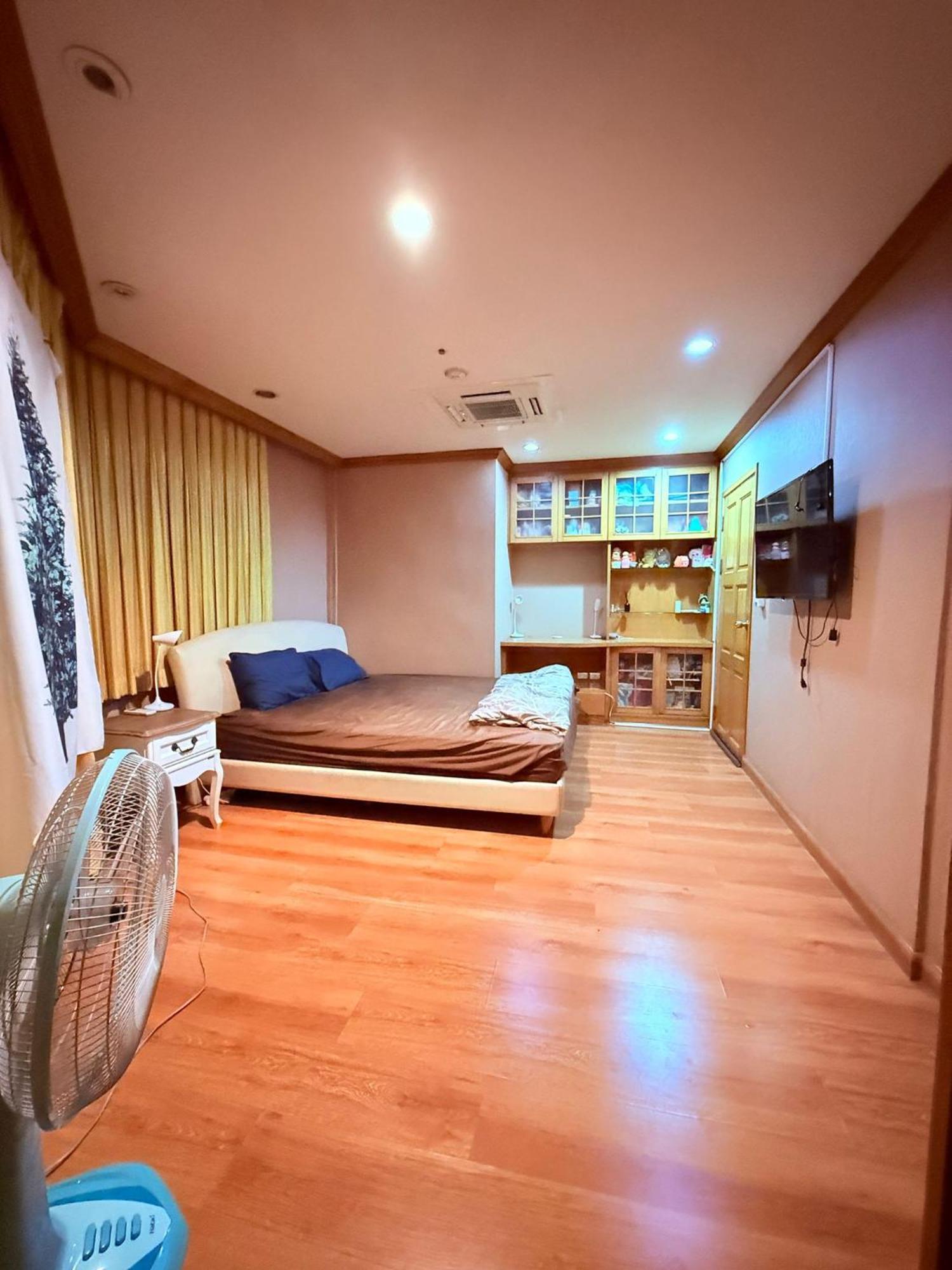 Royal Place Apartment *