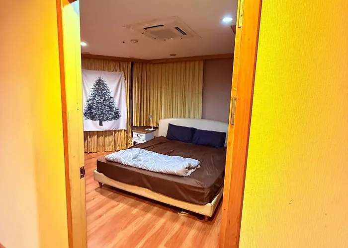 Royal Place Apartments